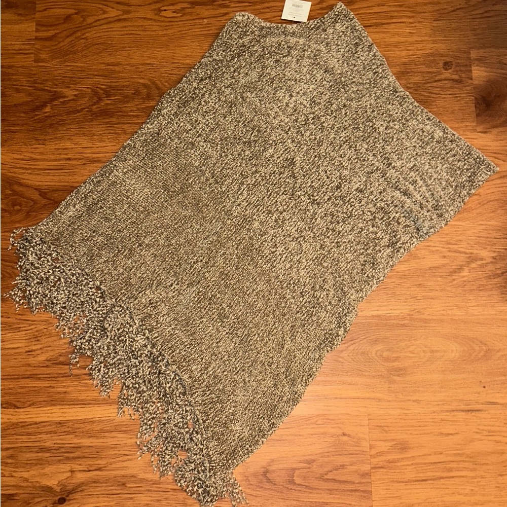 Nicole’s Boutique - Chenille Poncho - NEW WITH TAGS